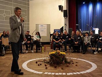 Axel Flinker moderierte den Abend.    Foto: Richard Sänger