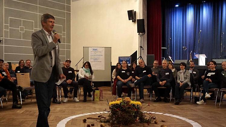 Axel Flinker moderierte den Abend.    Foto: Richard Sänger