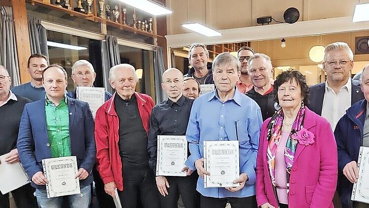 Mitglieder, die für 25 Jahre beim ATS ausgezeichnet wurden