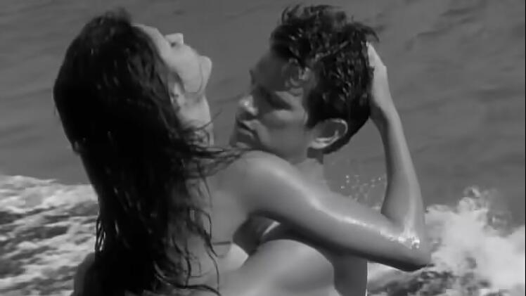 Es sah nur vor der Kamera romantisch aus, doch dahinter lief zwischen Chris Isaak und Helena Christensen angeblich nichts.