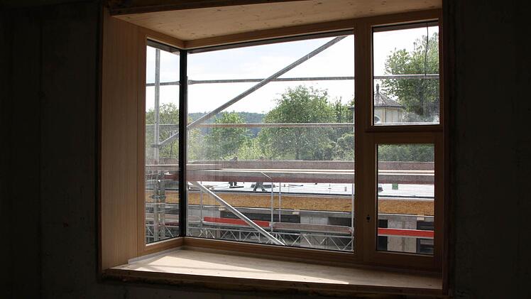Blick durch die Fensternischen ins Freie. Foto: Ralf Ruppert