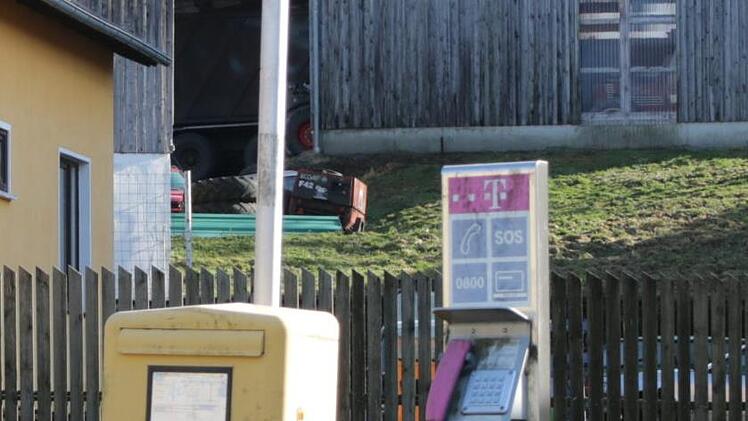 Das letzte öffentliche Telefon in Presseck steht im Ortsteil Reichenbach - nicht mehr lange. Die Telekom wird es ersatzlos abbauen.Klaus Klaschka