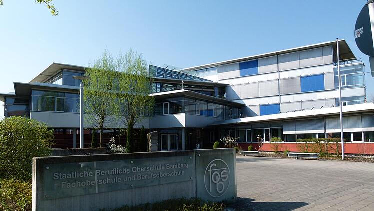 In der Ohmstraße 17 findet sich die Berufliche Oberschule Bamberg mit ihren beiden Zweigen.