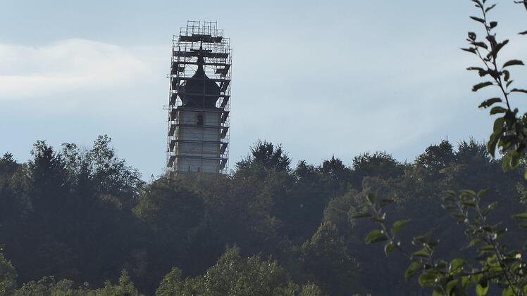 Der Turm der Vexierkapelle in Reifenberg ist eingerüstet. Foto: Heidi Amon