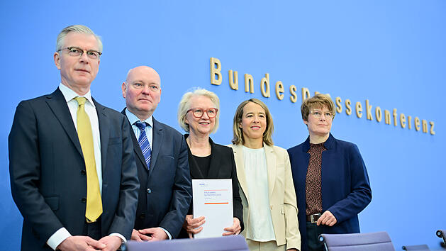 Wirtschaftsweise sehen Mütterrente als Schuldenfalle für den Staat