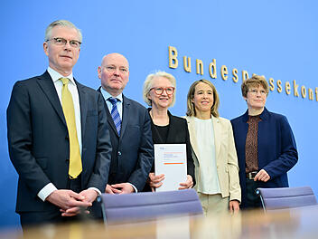Wirtschaftsweise sehen Mütterrente als Schuldenfalle für den Staat