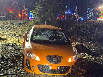 Drei Verletzte bei Unfall von Fahranf&auml;nger im Kreis Hof