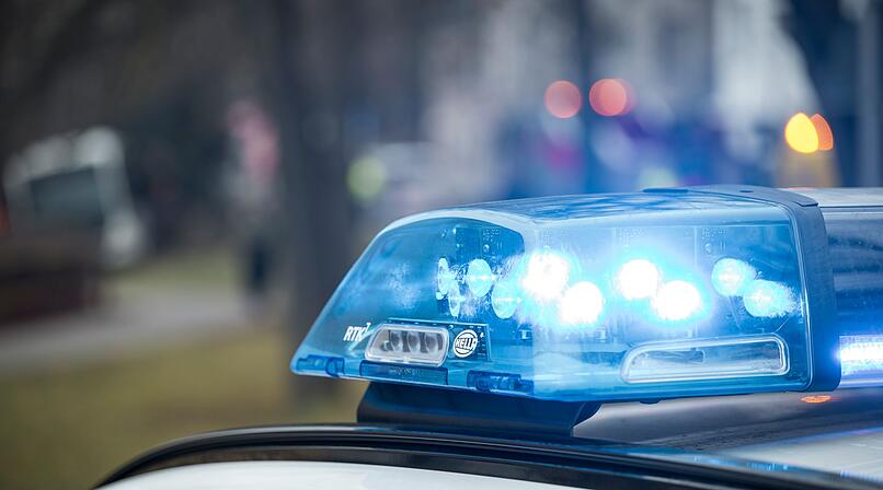 Regenschirm in Kitzingen mit Schusswaffe verwechselt