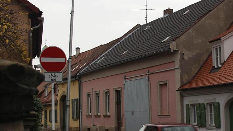 Auch dieses Auto wurde gefilmt - es war in falscher Richtung unterwegs. Glück für den Fahrer: Es gibt keine Konsequenzen.