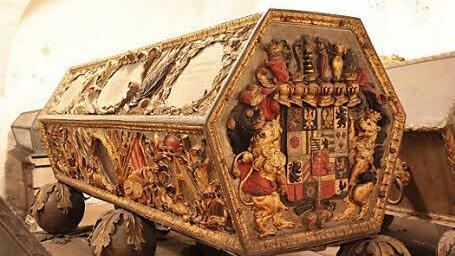 Der Sarg von Herzog Albrecht.