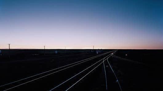 Im 50-Einwohner-Nest von Pimba, Australien, kreuzen sich die Strecken des Indian Pacific und der Ghan, einem der berühmtesten Touristenzüge der Welt. Foto: Christian Höhn