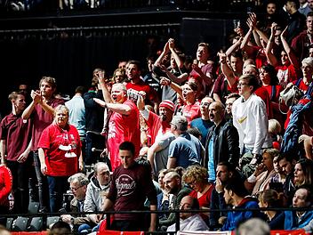 Einige sind enttäuscht, andere stinksauer: Bamberger Fans nach der Schlusssirene. Foto: Daniel Löb