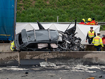 A9 nach tödlichem Unfall in beide Richtungen gesperrt