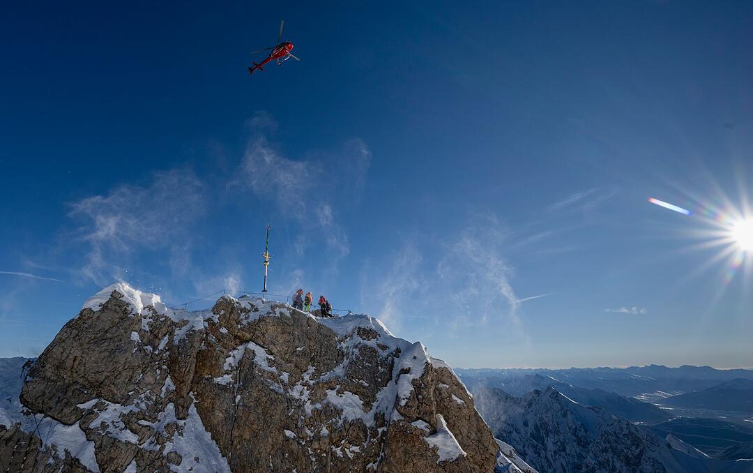 Rücktransport des Zugspitz-Gipfelkreuzes