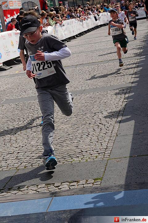 Weltkulturerbelauf 2017 in Bamberg: Der Zieleinlauf am Maxplatz