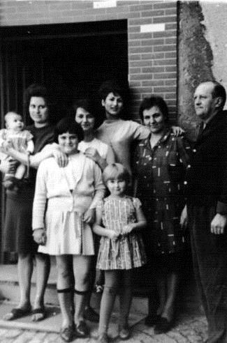 Grafenberg Luftschlangen Vom Faschingsball Hingen In Die Gebetsbucher