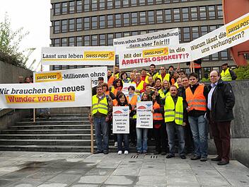 Vor der Zentrale der Schweizerischen Post protestierte am Dienstag eine Gruppe von Bamberger MeillerGHP-Beschäftigten. Foto: privat