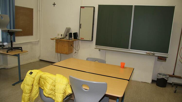 Wo jetzt noch eine Tafel hängt, soll schon bald der Durchbruch bewerkstelligt werden. Foto: Sonja Adam