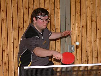 Michael Hofmann vom TSV Steinberg II schaffte mit seinem Einzelsieg gegen die SG Neuses II das 3:3 und leitete damit die Wende zum wichtigen 9:6-Sieg in der 3. Kreisliga Ost ein. Foto: Hans Franz