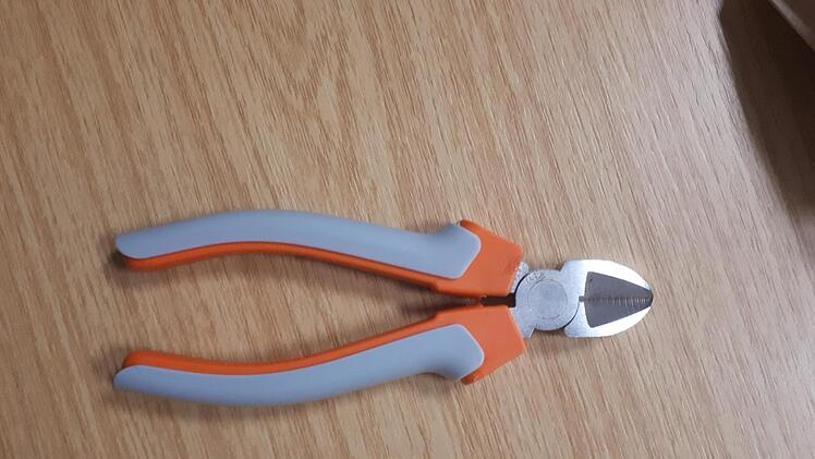 Auf der Zugfahrt von N&uuml;rnberg nach Bamberg: Mit einem Seitenschneider schlug ein 38-J&auml;hriger einem Mitfahrer ins Gesicht. Foto: Bundespolizei N&uuml;rnberg