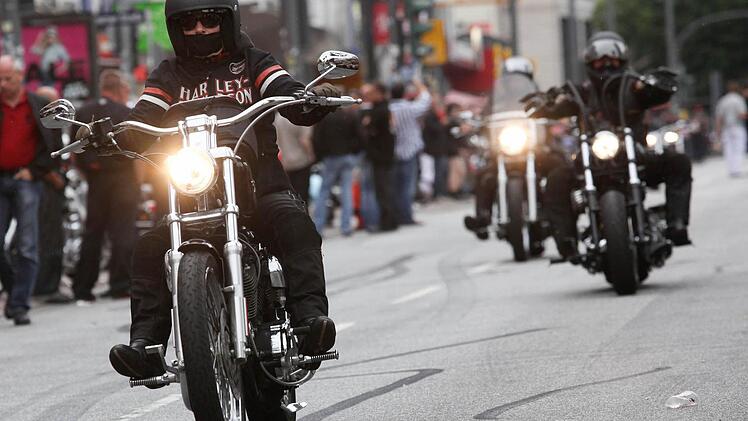 Für einen Filmdreh in Coburg mit Moritz Bleibtreu und Jürgen Vogel werden versierte Motorradfahrer gesucht. Foto: dpa