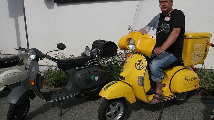 Franz Jahn will mit seiner Post-Vespa bis zum Gardasee fahren.