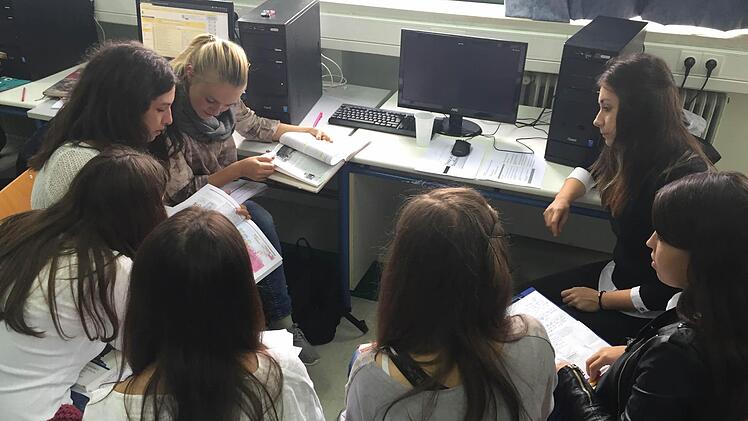 Intensiv gearbeitet wird im Erasmus-Projekt. Die Ergebnisse werden im April 2016 von den internationalen Teilnehmern in Haßfurt präsentiert.