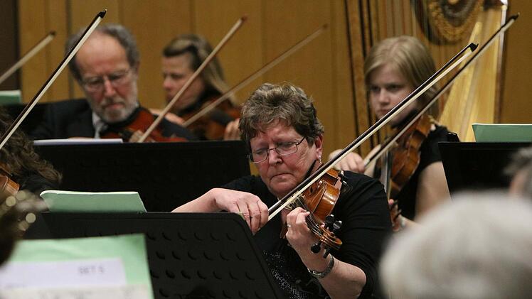 Impressionen vom Sinfoniekonzert mit dem Orchester der Musikfreunde NeustadtFoto: Jochen Berger