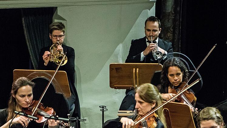 Chor und Philharmonisches Orchester des Landestheaters interpretierten Händels Oratorium "Der Messias" unter Leitung von Chordirektor Mikko Sidoroff.Foto_ Jochen Berger