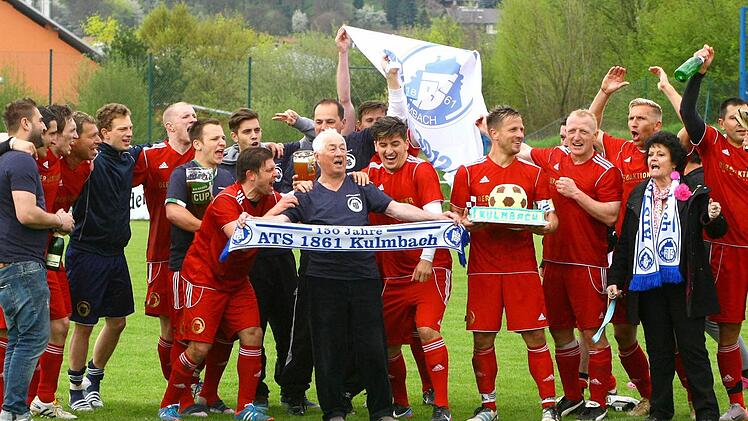 Hinterher feiern die Kulmbacher weniger den 6:0-Sieg gegen die Bindlacher Reserve, sondern die Meisterschaft in der Kreisklasse.