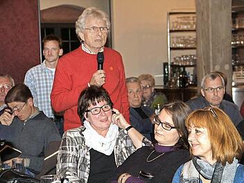 Machte auf einige Probleme aufmerksam: Karl Müller kritisierte unter anderem die "Bauruine" an der Ecke Langheimer Straße und Stadtknechtsgasse. Foto: Gerda Völk