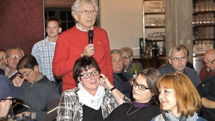 Machte auf einige Probleme aufmerksam: Karl Müller kritisierte unter anderem die "Bauruine" an der Ecke Langheimer Straße und Stadtknechtsgasse. Foto: Gerda Völk