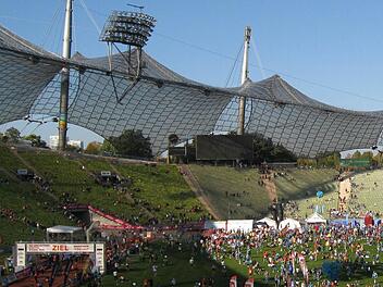 Ziel Olympiastadion: In München laufen Sindy Meier und Dieter Oeckl (beide LG Ludwigschorgast) am Sonntag ihren ersten Marathon und wollen mit 4:10 Stunden ankommen. Fotos: Michael Kraus