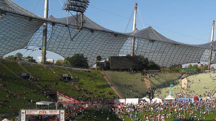 Ziel Olympiastadion: In München laufen Sindy Meier und Dieter Oeckl (beide LG Ludwigschorgast) am Sonntag ihren ersten Marathon und wollen mit 4:10 Stunden ankommen. Fotos: Michael Kraus