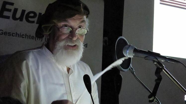 Der "Schreiber des Domkapitels zu Würzburg" - Helmut Droll (Mitglied im Arbeitskreis)  Foto: Doris Bauer