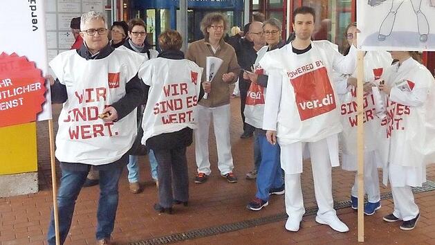 Die Beschäftigten am Klinikum Bamberg zeigten Anfang März bereits Flagge. Foto: Verdi