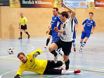 Nichts war es mit der Titelverteidigung im Vorjahr: Der FC Oberhaid um seinen Torh&uuml;ter Bj&ouml;rn Vogel hatte das Finale der Futsal-Kreismeisterschaft im vergangenen Jahr gegen den FC Creu&szlig;en mit 0:3 verloren. Auch heuer sind in Stegaurach die  beiden Finalteilnehmer wieder mit von der Partie.Peter Kolb