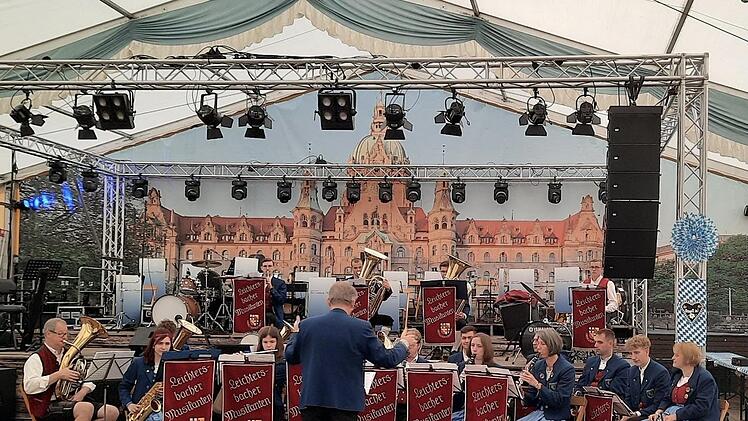 Die Leichtersbacher Musikanten  spielten zum Fr&uuml;hschoppen beim gr&ouml;&szlig;ten Oktoberfest Niedersachsens auf. Foto: Moritz Zehner