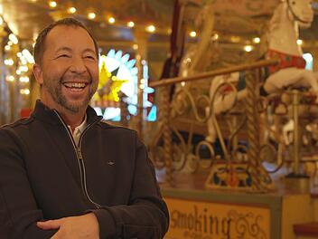 In der über vierstündigen Musikdoku "Wir sind Party! 35 Jahre feiern ohne Grenzen" blicken Promis wie DJ Bobo auf die deutsche Feierkultur zurück.