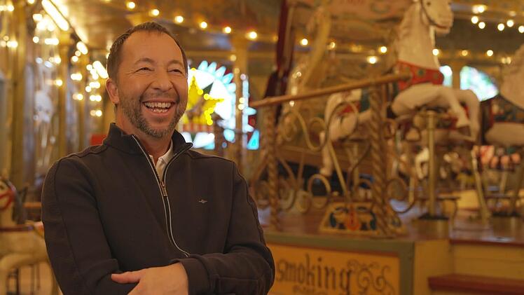 In der über vierstündigen Musikdoku "Wir sind Party! 35 Jahre feiern ohne Grenzen" blicken Promis wie DJ Bobo auf die deutsche Feierkultur zurück.