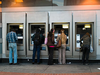 Welche Gebühren sind bei der Bank zulässig? Welche Gebühren sind bei der Bank zulässig?