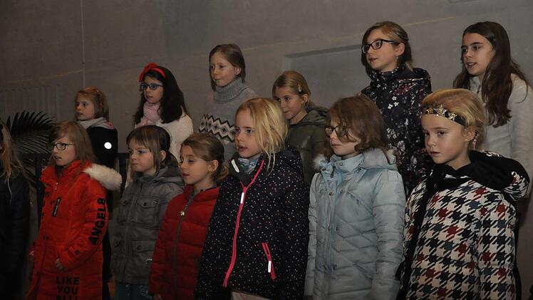 Die "Göritzer Chorkids" sangen sich schnell in die Herzen der Zuhörer.Fotos: Peter Klopf