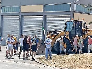 Am Tag der offenen Tür zog es zahlreiche Besucherinnen und Besucher ans Abfallwirtschaftszentrum nach Wirmsthal.
