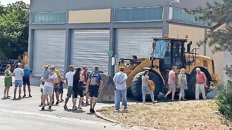 Am Tag der offenen Tür zog es zahlreiche Besucherinnen und Besucher ans Abfallwirtschaftszentrum nach Wirmsthal.