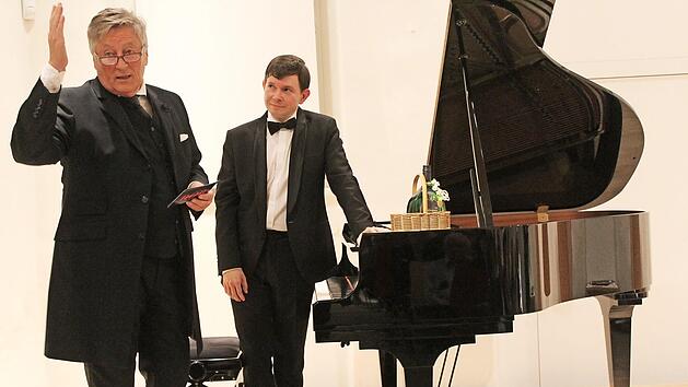 Mit Istv&aacute;n Lajko (rechts) pr&auml;sentierte Roberto Bauer einen Pianisten mit bescheidenem Auftreten und enormen Fertigkeiten. Foto: Markus H&auml;ggberg