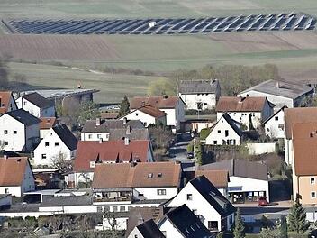 Die bestehende Photovoltaikanlage bei Hellingen wird erweitert. Foto: Gerold Snater