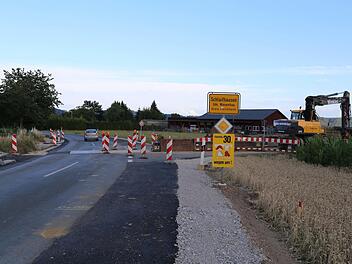 Die Straßenaufweitung mit einer Linksabbiegespur am Gewerbegebiet Dorfäcker  Foto: Franz Galster