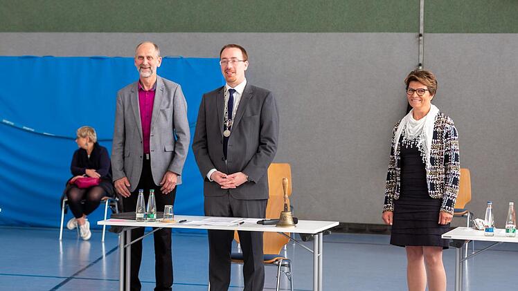 Bei der Vereidigung (v. l.): Zweiter Bürgermeister Martin Mehl, Bürgermeister Martin Walz und Dritte Bürgermeisterin Ute Löffler Foto: privat