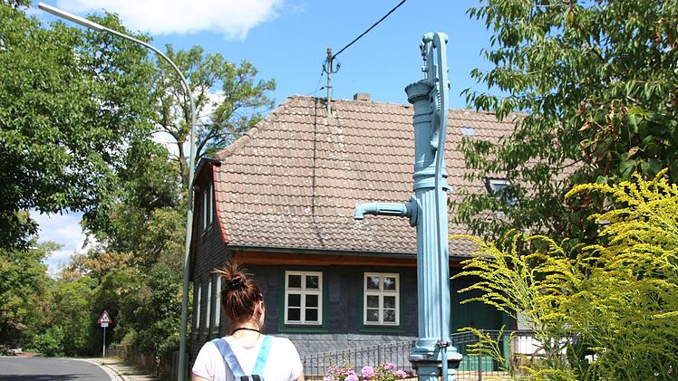 Auch über einen Brunnen verfügt das Dorf Charlotte Wittnebel-Schmitz
