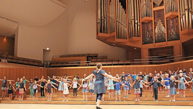 Beim traditionellen Schuljahresabschlusskonzert der Städtischen Musikschule treten verschiedenste Gruppen auf.
